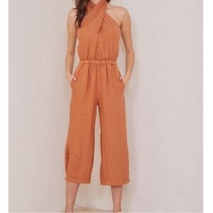 Bella Dahl Halter Wrap Neck
Jumpsuit Cropped Leg
Jumper NWT